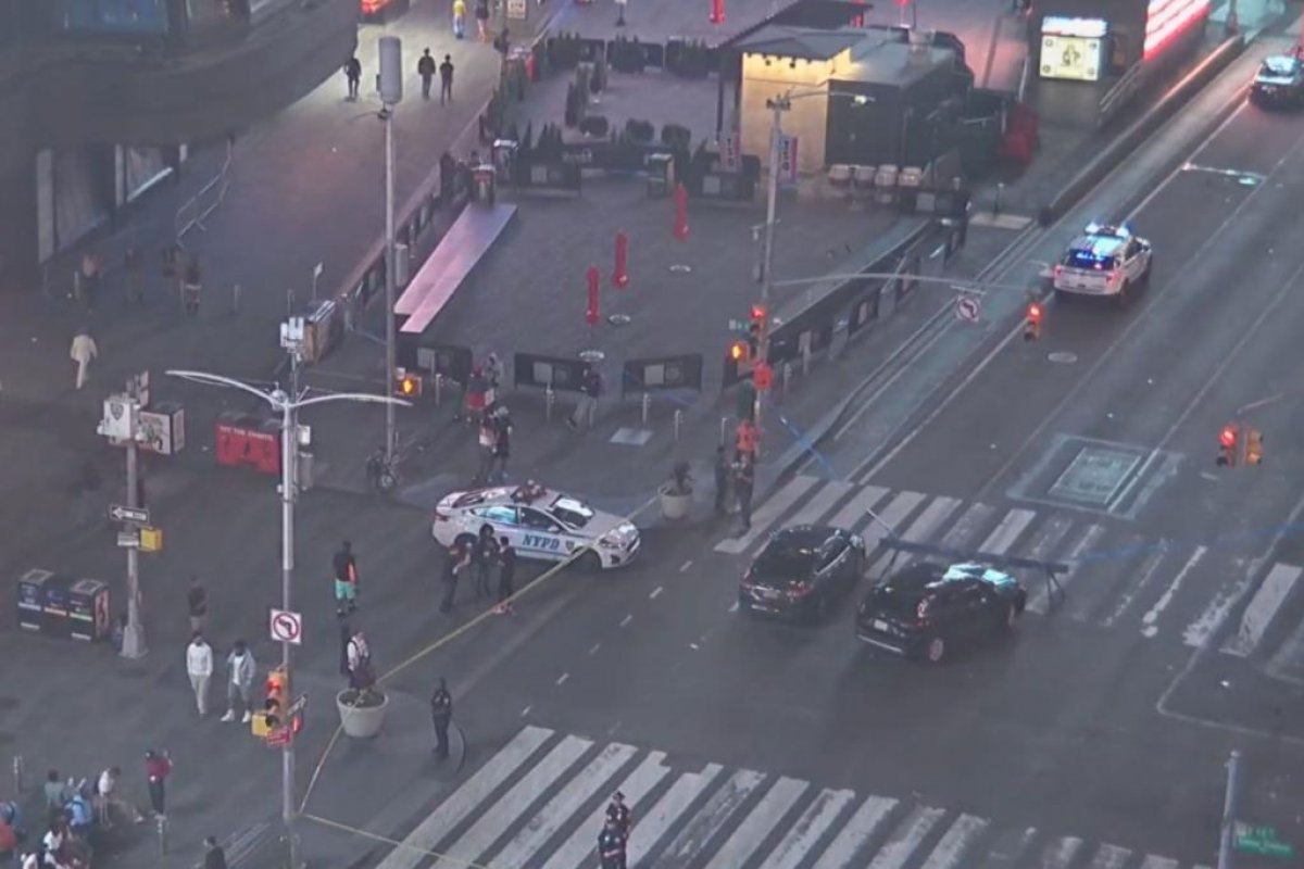 Vídeo: tiroteio causado por adolescente na Time Square deixa três feridos em NY