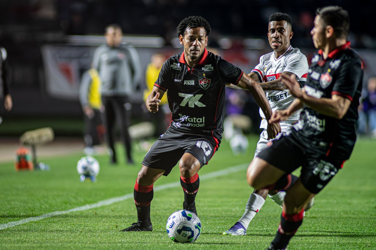 Vitória perde para o São Paulo no Morumbis e pode voltar para zona de rebaixamento