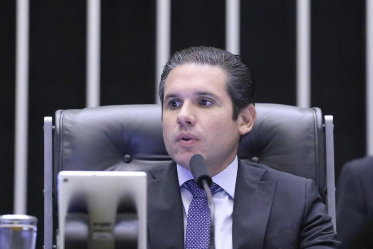 Hugo Motta afirma que vai pautar projetos sobre menores em rede sociais após repercussão de vídeo sobre adultização