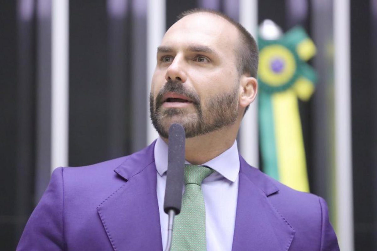 Eduardo Bolsonaro visa novas sanções dos EUA contra o Brasil 