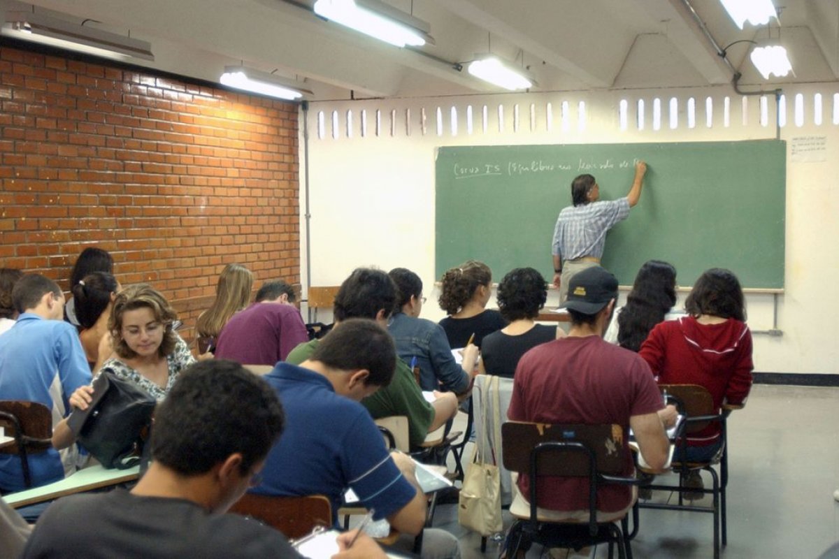 MEC determina que universidades e institutos federais reduzam gastos no setor pessoal