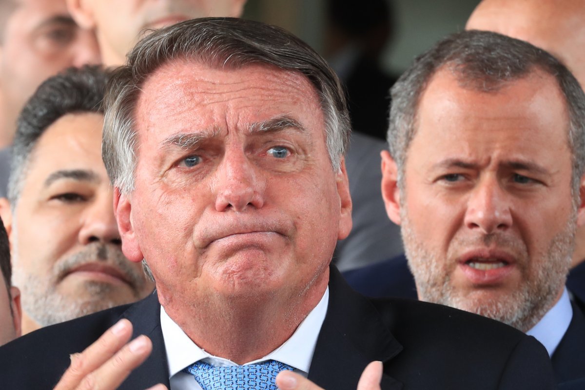 Com refluxo e soluços, Bolsonaro pede para a prisão domiciliar para fazer exames