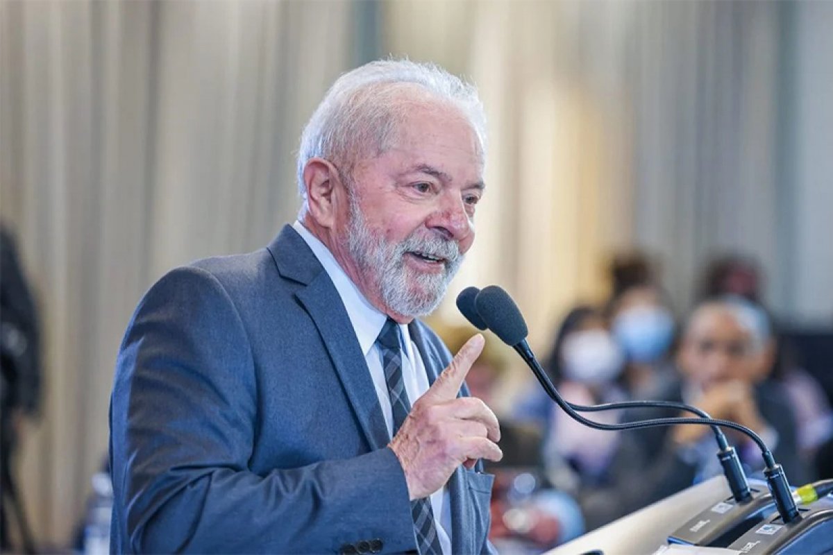 Após sanções dos EUA, Lula afirma que mantém "relação de respeito" com Cuba
