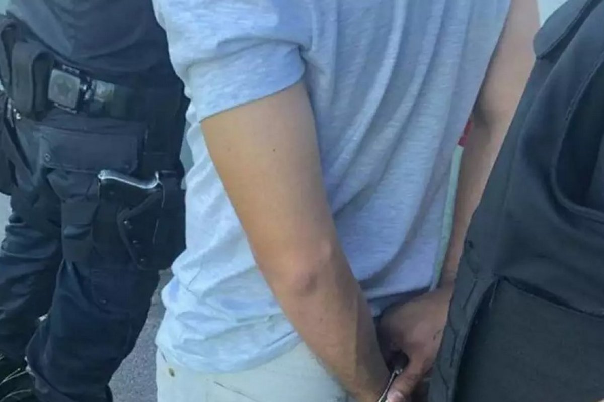 Sargento da Marinha é preso suspeito de ejacular em mulher dentro de ônibus 