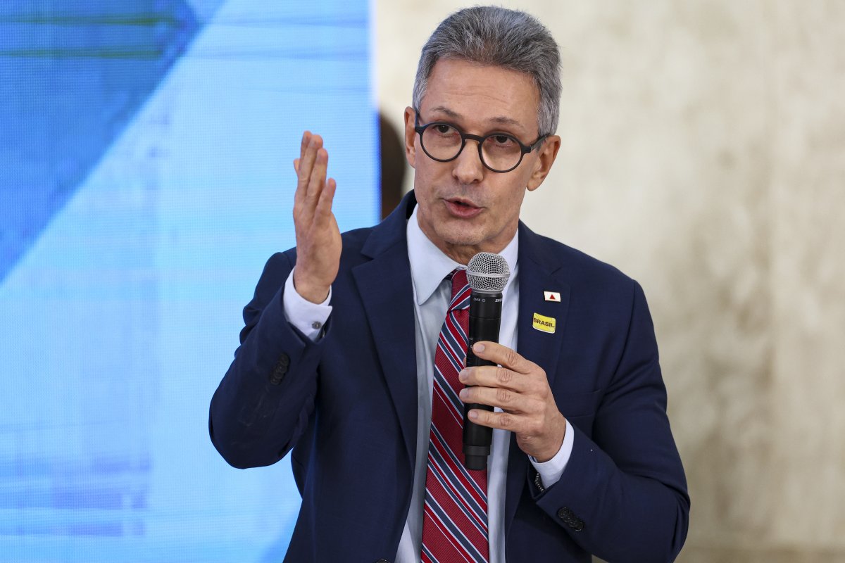 Zema compara moradores de rua a carros guinchados às vésperas de lançar pré-candidatura