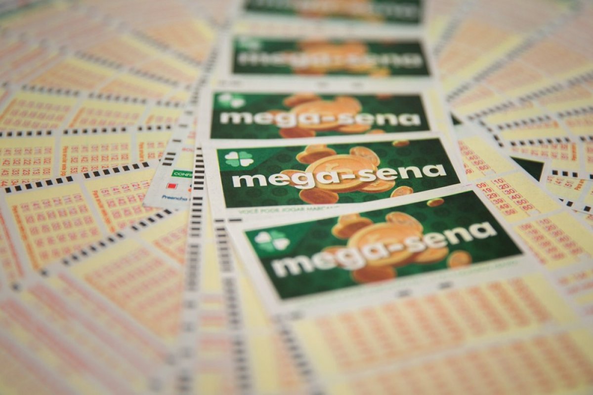 Ninguém acerta números da Mega-Sena e prêmio acumula