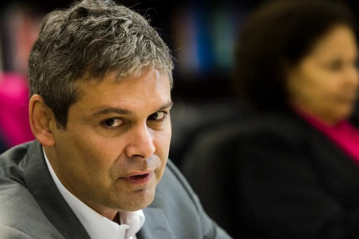 Articulação do Governo falhou e subestimamos oposição, afirma líder do PT sobre eleição da CPMI do INSS
