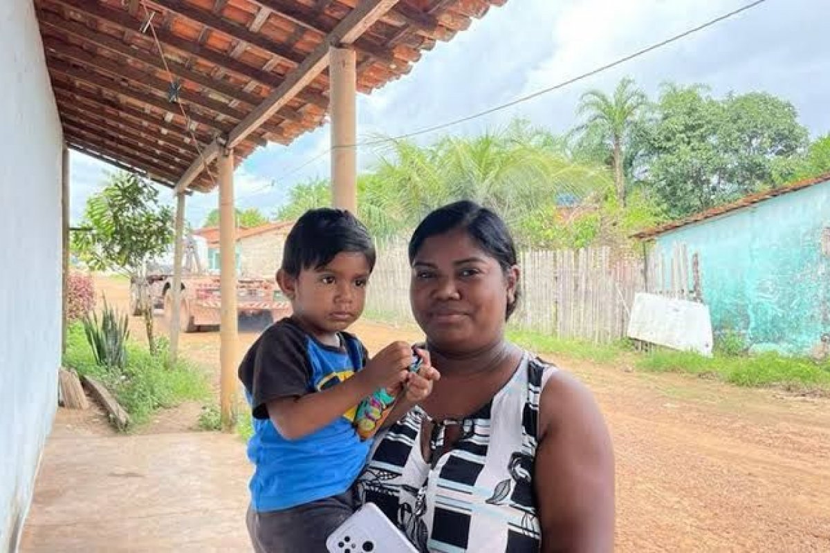 Famílias brasileiras destinam quase 10% da renda só para pagamento de juros
