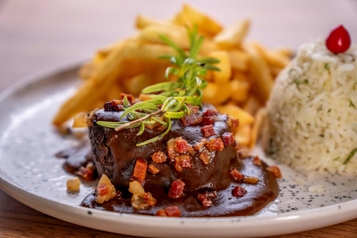 Restaurante Pé na Areia participa do Festival Tempero Bahia com Filé Mignon ao molho de umbu! 