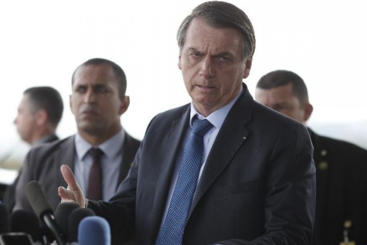 Bolsonaro ignora imprensa na saída do Alvorada, em Brasília 