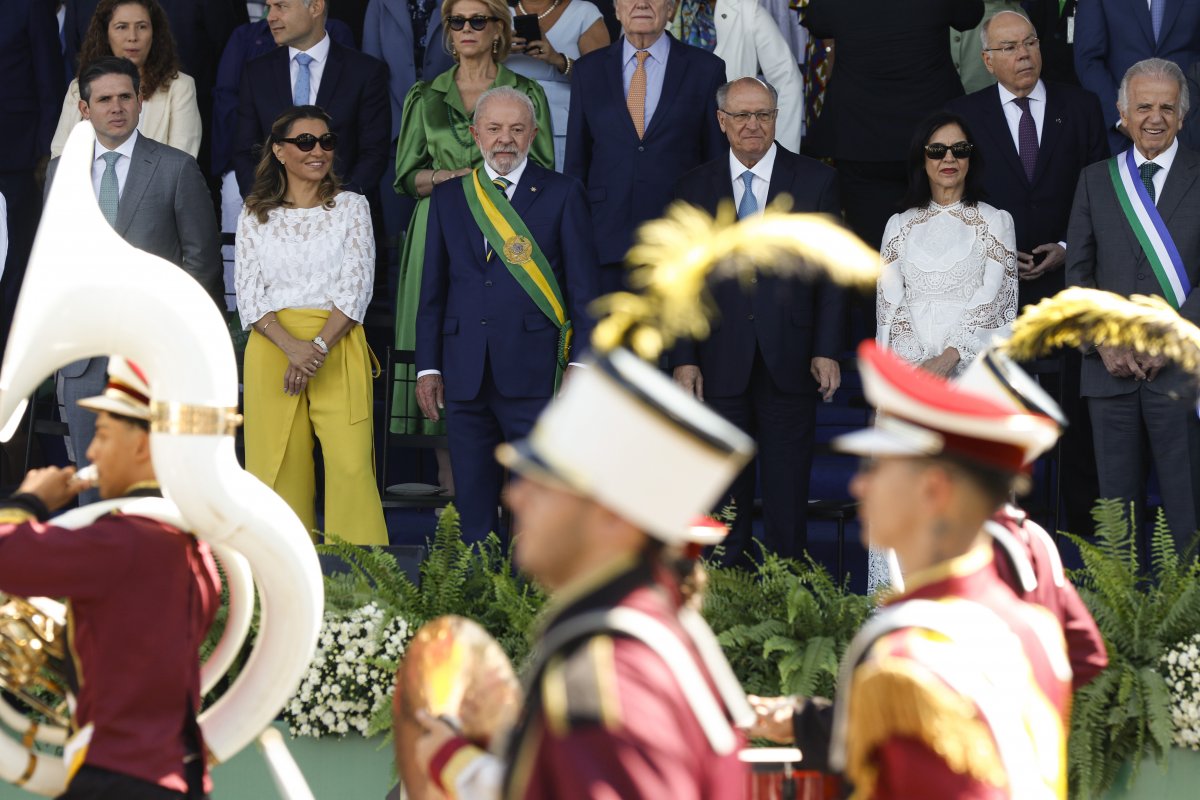 Desfile do 7/9 com Lula tem defesa da soberania e ausência de ministros do STF