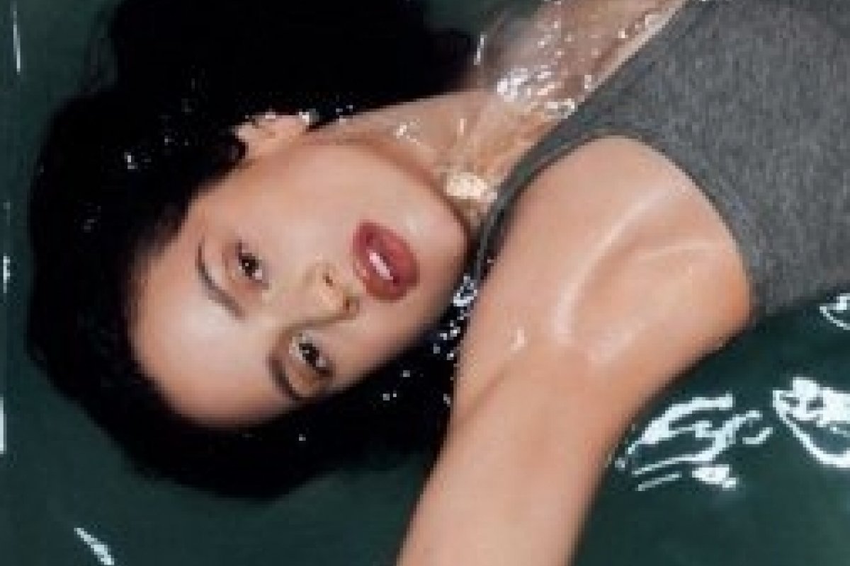 Calvin Klein lança nova campanha de underwear Fall 2025 estrelada por ROSALÍA!