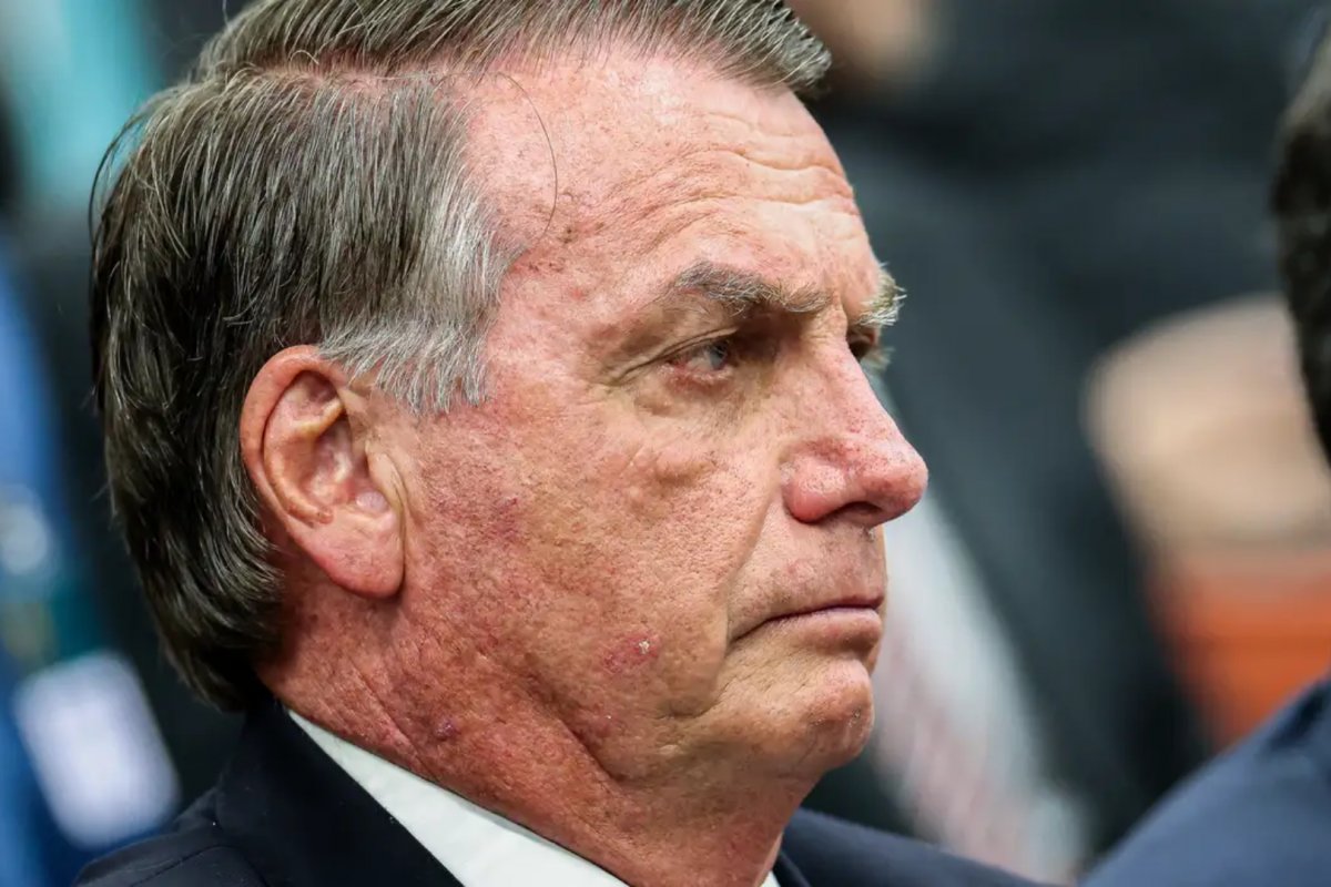 Moraes autoriza Bolsonaro a passar por procedimento médico