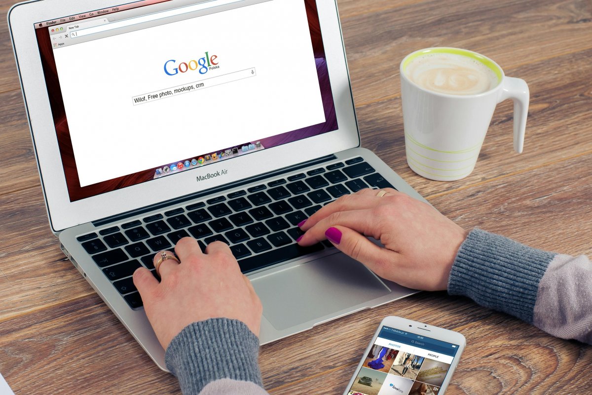 Google minimiza impacto da IA sobre tráfego de sites e diz que receita para aparecer continua a mesma