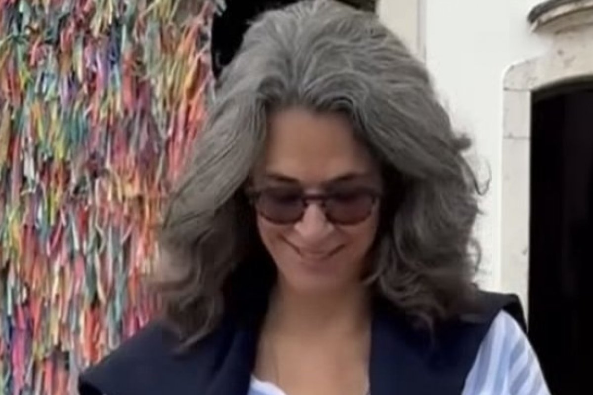 Veja vídeo: Cantora Simone curte Salvador!