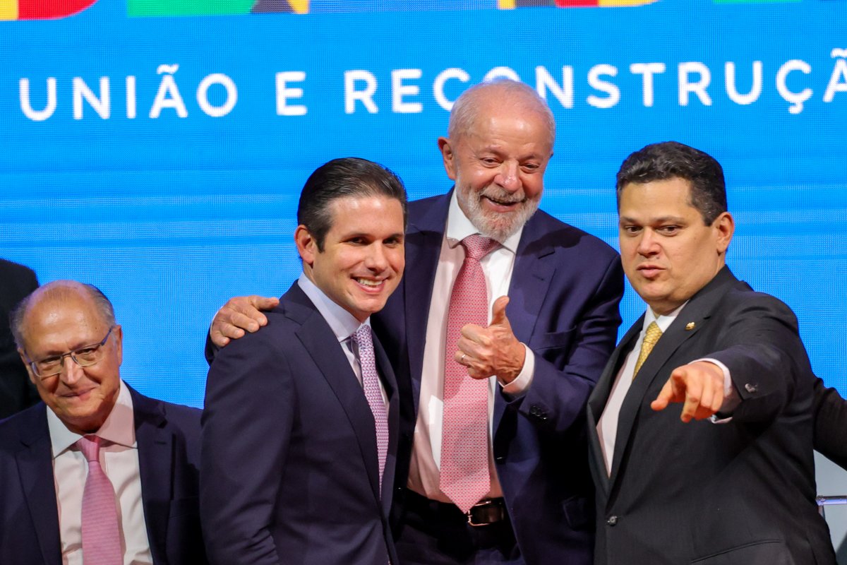 Motta tenta postergar anistia para construir alternativa com Senado, STF e governo Lula