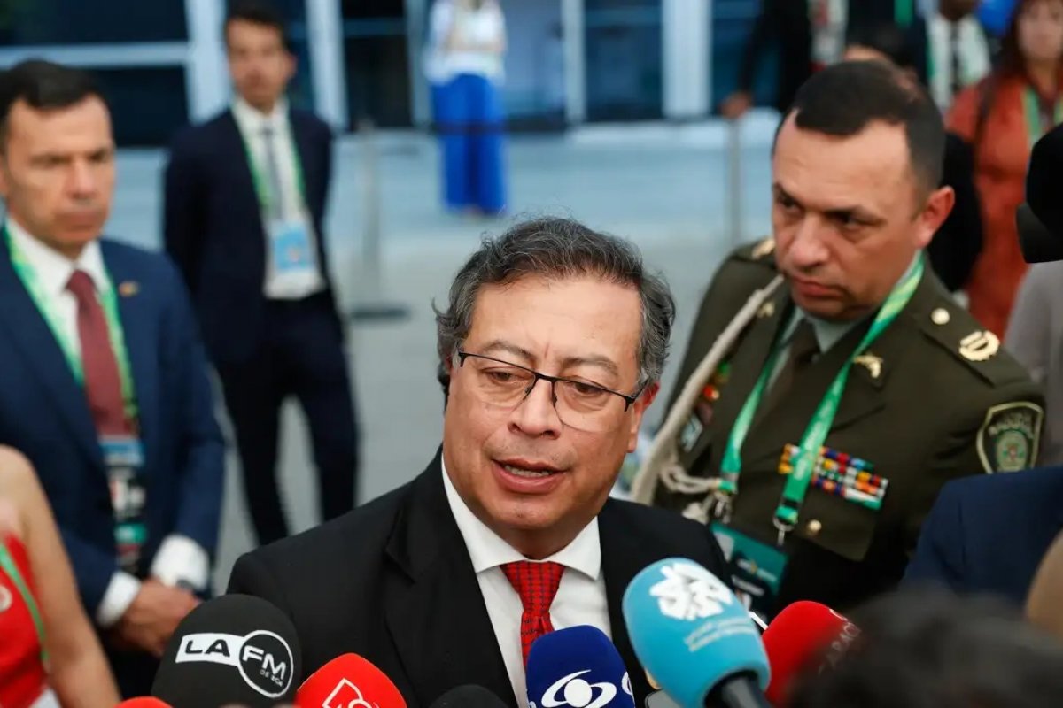 Vídeo: Presidente da Colômbia afirma que 'uma grande mulher' sabe usar 'seu clitóris e seu cérebro'