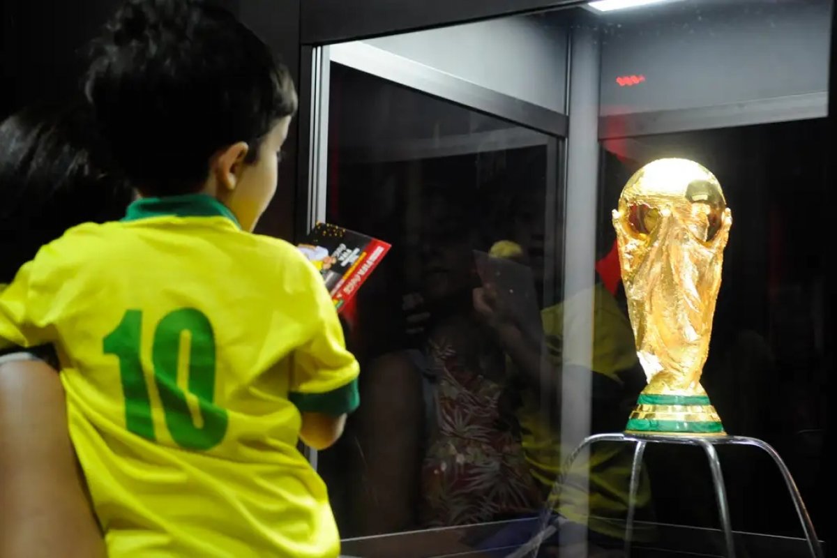 Fifa distribuirá aproximadamente US$ 2 bilhões a equipes com jogadores na Copa e Eliminatórias 