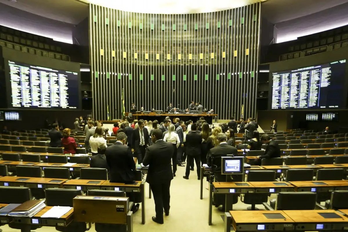 PEC da Blindagem: 5 deputados do MA investigados por corrupção votaram a favor da proposta