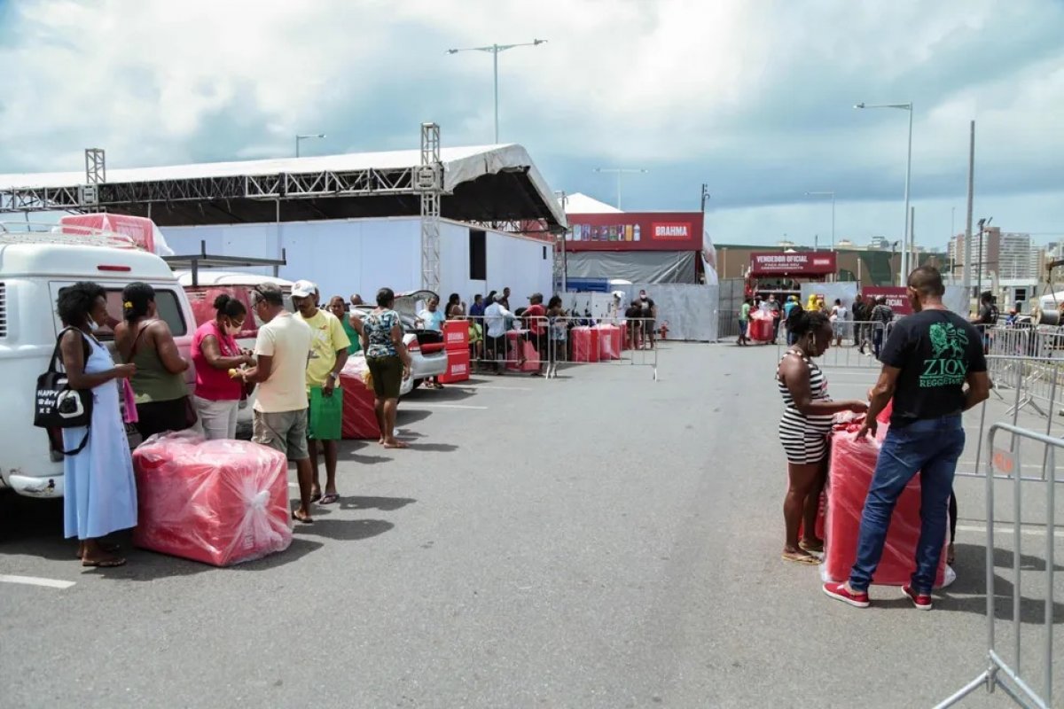 Prefeitura realiza cadastro de ambulantes para festas populares em Salvador