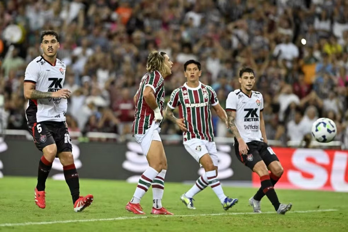 Vitória busca deixar Z-4 diante do Fluminense no Barradão 