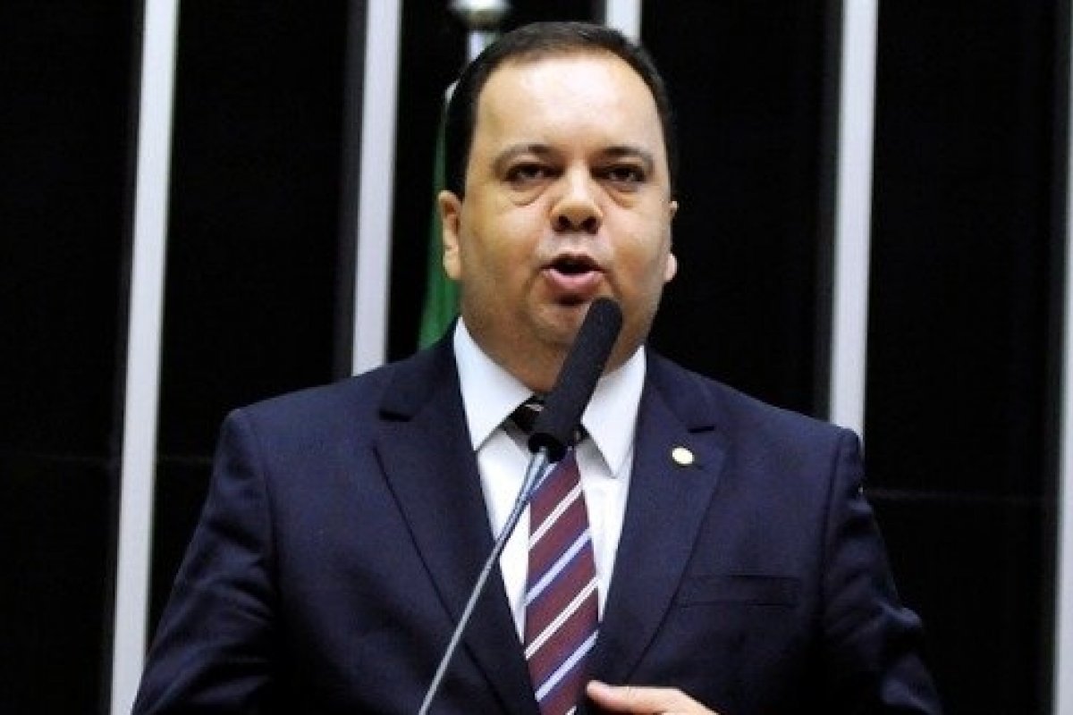 Operação Overclean: PF apura R$ 7,9 milhões em propina de contratos de pavimentação com emenda de Elmar Nascimento
