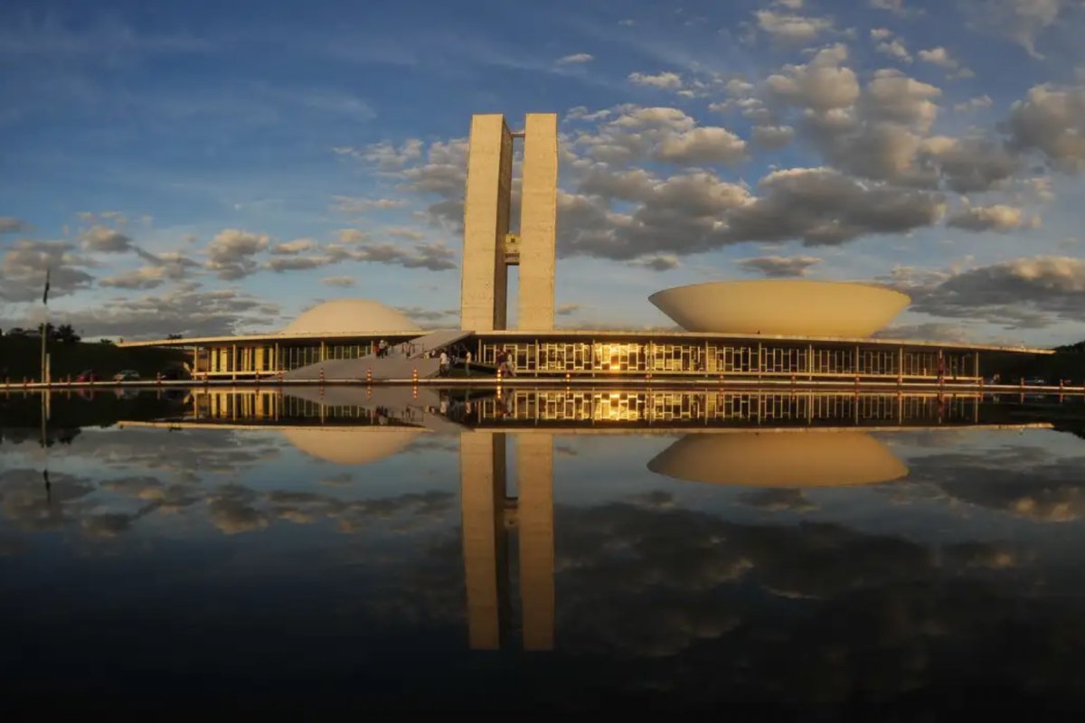 Governo libera R$ 900 milhões em emendas de comissão