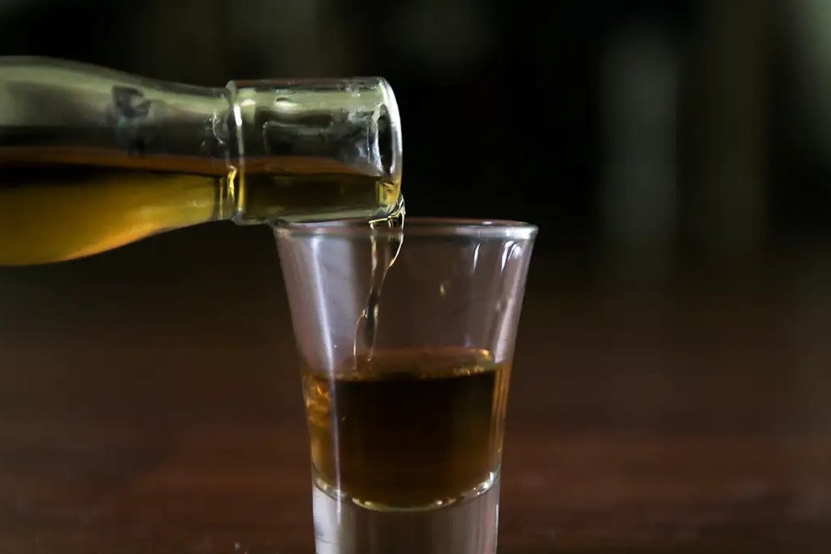 Intoxicação com metanol: relembre caso de contaminação de cachaça que matou 11 pessoas na Bahia