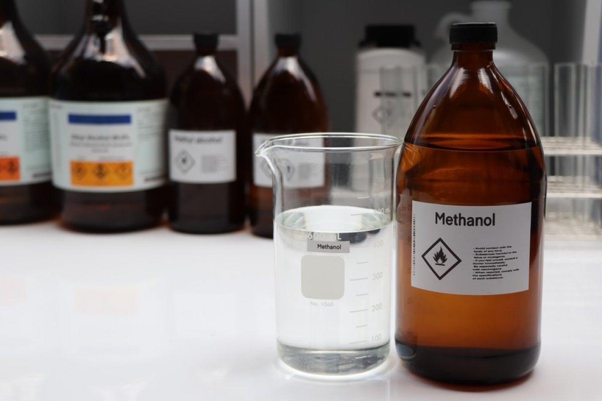 Com casos de intoxicação por metanol, médicos recomendam que pessoas não bebam