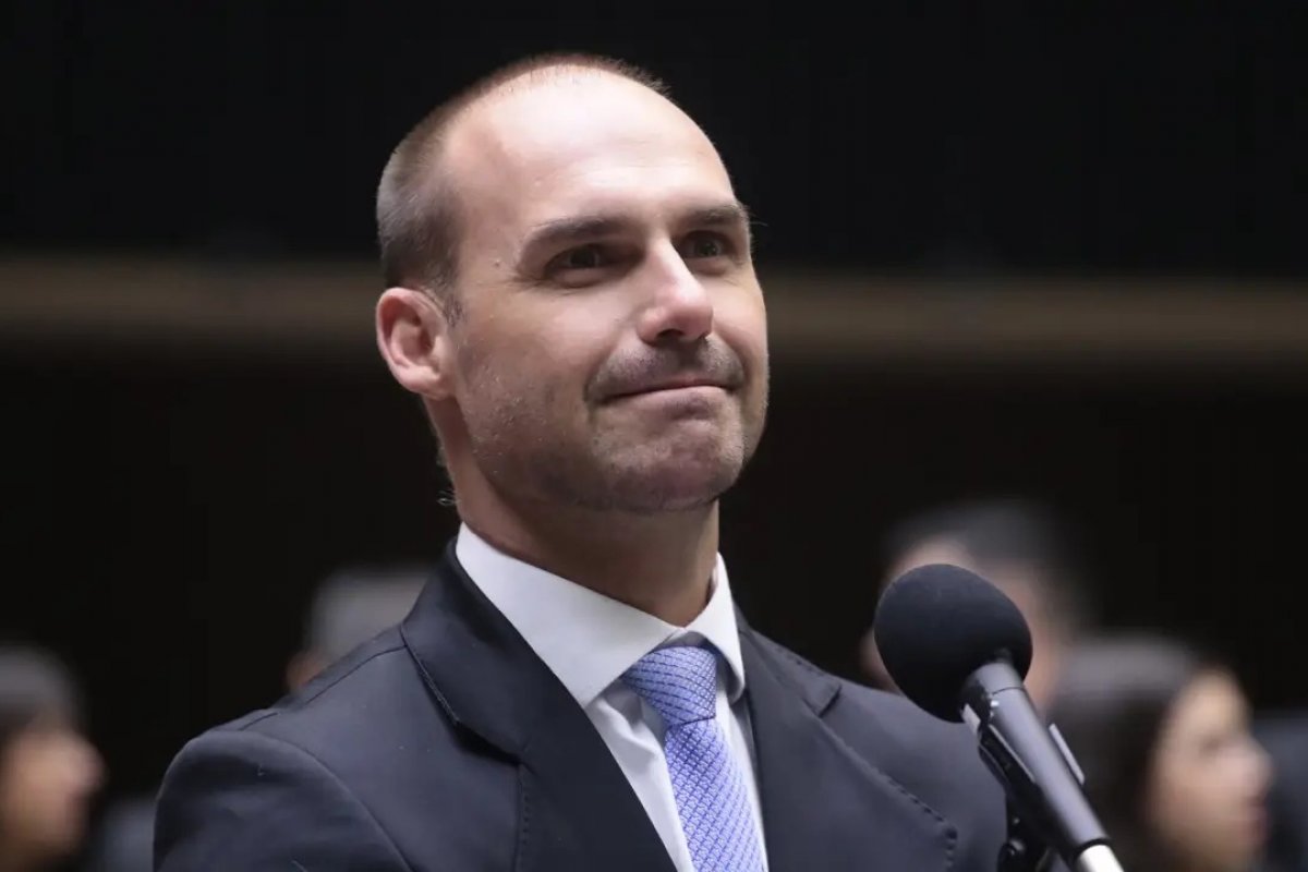 STF dá prazo à PGR para se manifestar sobre pedido de prisão de Eduardo Bolsonaro