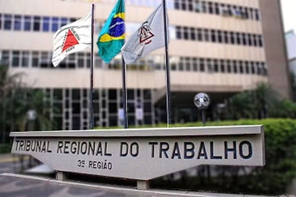 Justiça condena empresa por assédio após funcionária receber troféu de “mais lerda” do setor