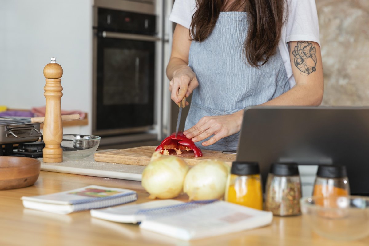 Tradição de chef, rotina de casa: truques profissionais para cozinhar melhor no dia a dia!