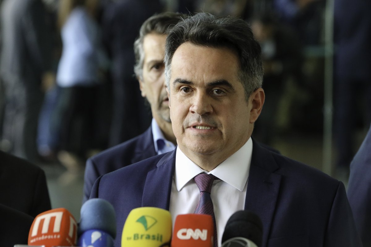 Ciro Nogueira mantém aliado em cargo de prestígio na Caixa enquanto cobra saída de partido do governo Lula