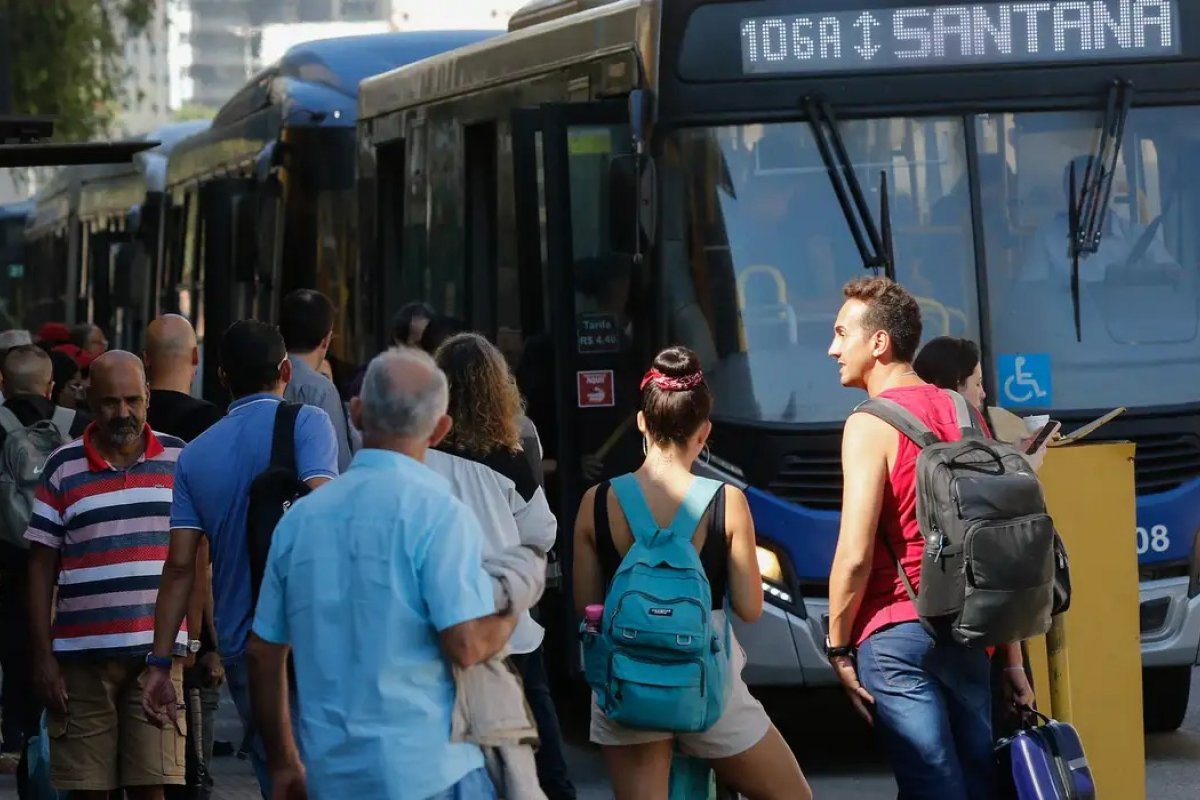 Cerca de 1,3 milhão de brasileiros leva mais de duas horas para se deslocar até trabalho