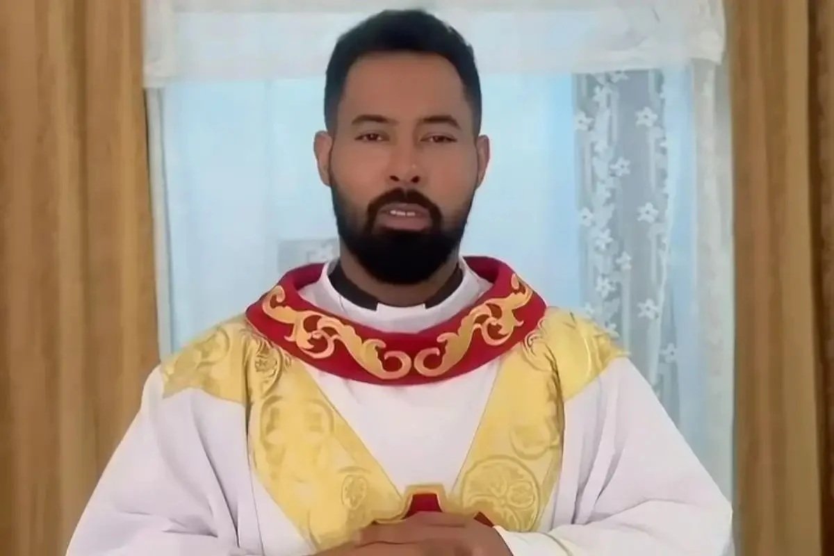 Vídeo: padre é flagrado com noiva de fiel dentro da casa paroquial