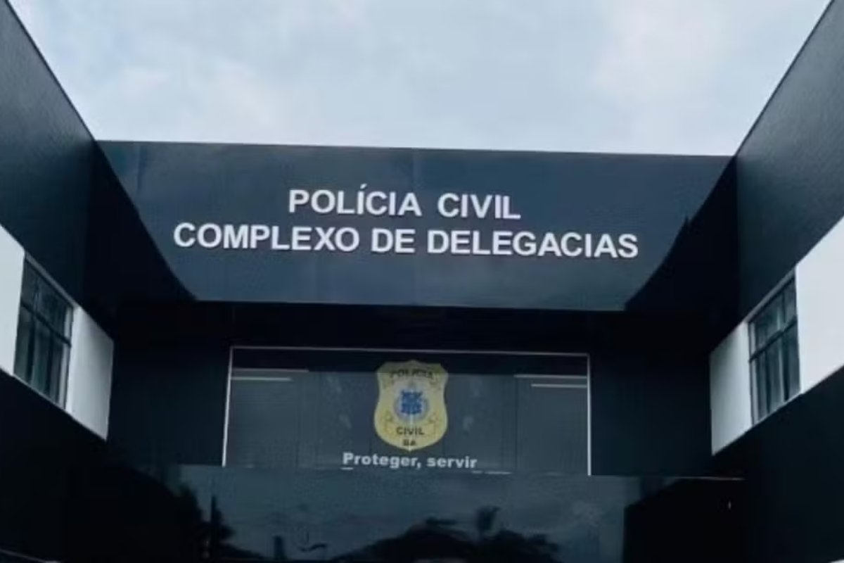 Criança de 7 anos é encontrada ferida e desacordada em condomínio; mãe foi presa em flagrante