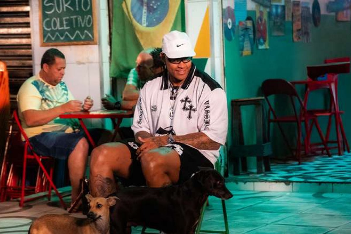 Léo Santana lança clipe da música ‘Surto Coletivo’!