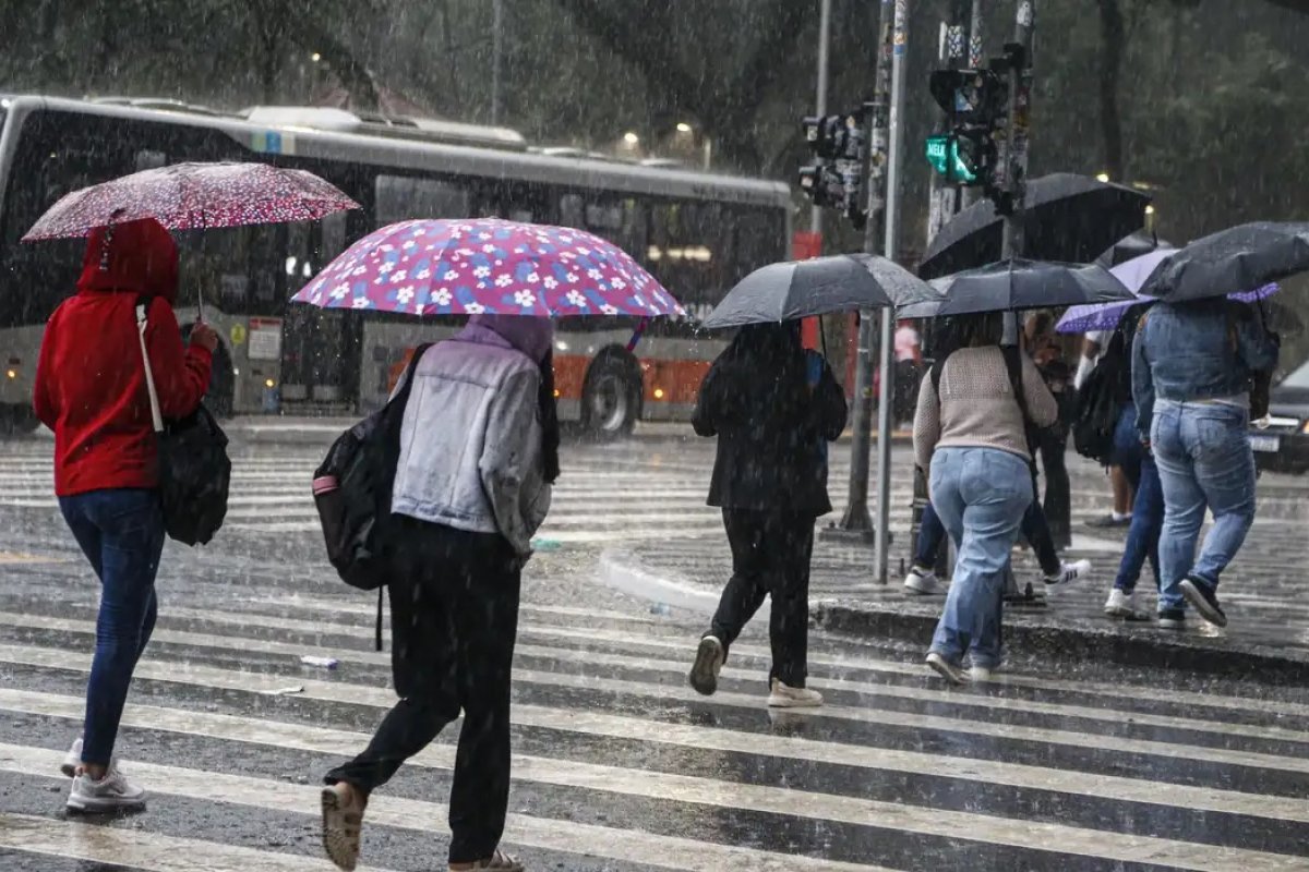 INMET emite alerta laranja de acumulado de chuvas para Salvador e outras 22 cidades baianas