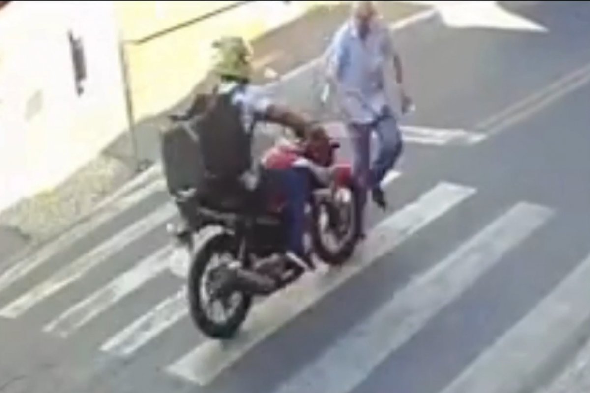 Vídeo: Idoso morre atropelado em faixa de pedestre ao ir à farmácia comprar remédio 