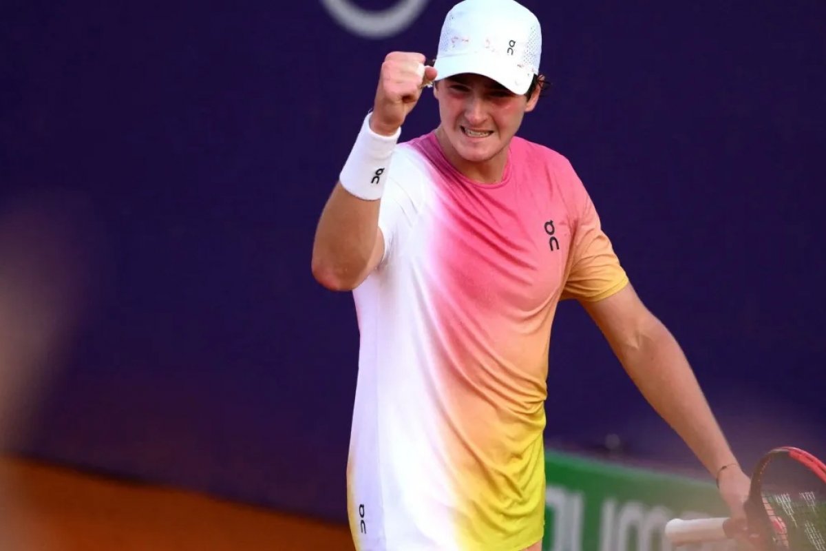 João Fonseca supera atual campeão do ATP 500 da Basileia e avança em torneio 