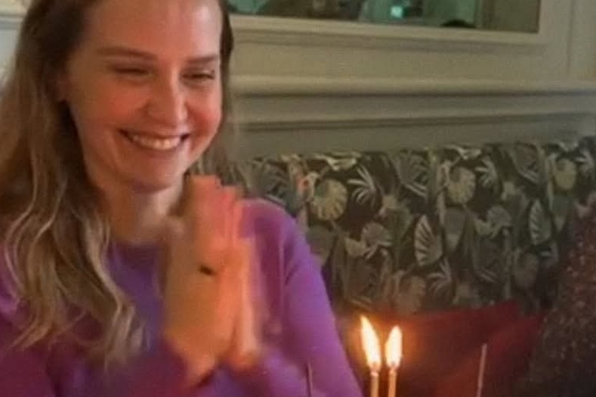 Atriz Fernanda Rodrigues comemora aniversário em Portugal!    