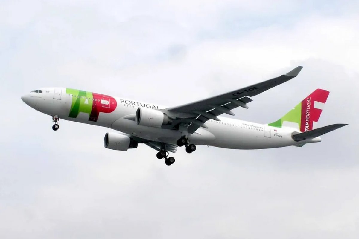 Avião com destino para Salvador tem rota desviada para Recife por conta das fortes chuvas
