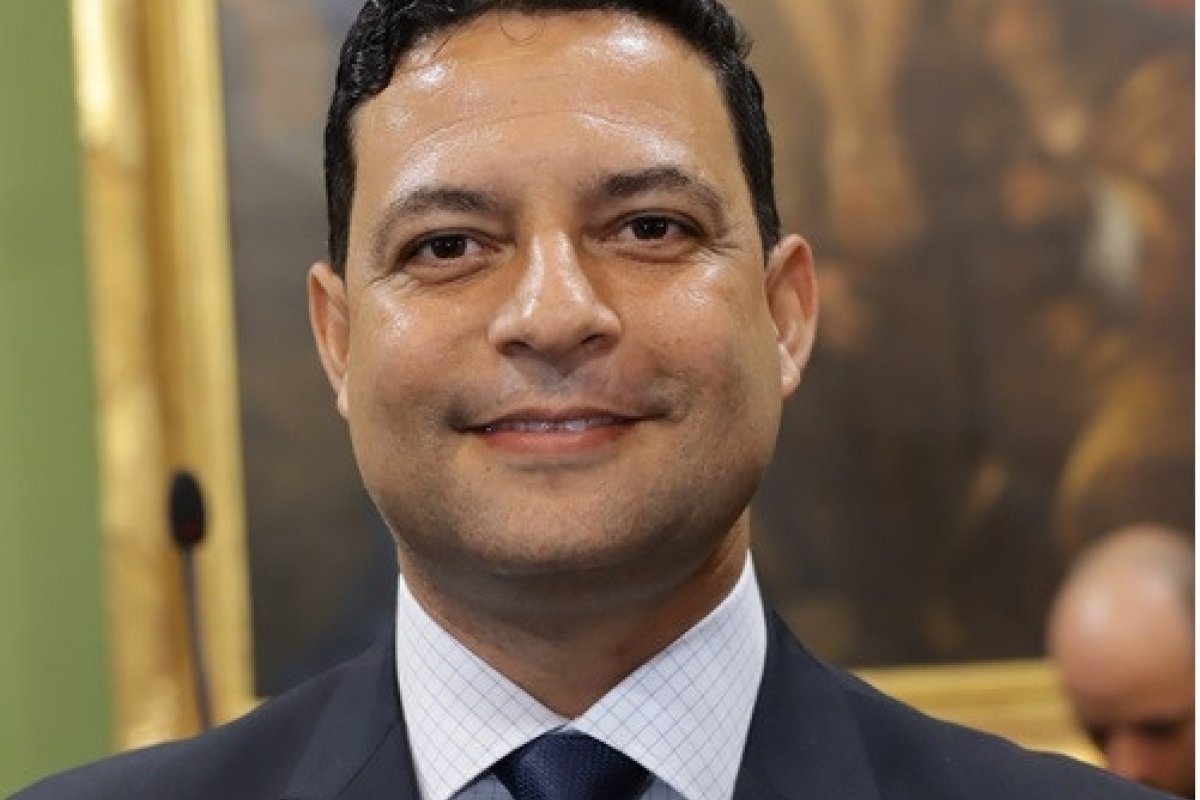 Vereador de Salvador propõe uso da Bíblia Sagrada como material paradidático nas escolas