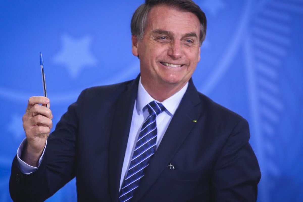 "Cunho pessoal" diz Bolsonaro sobre troca mensagens 