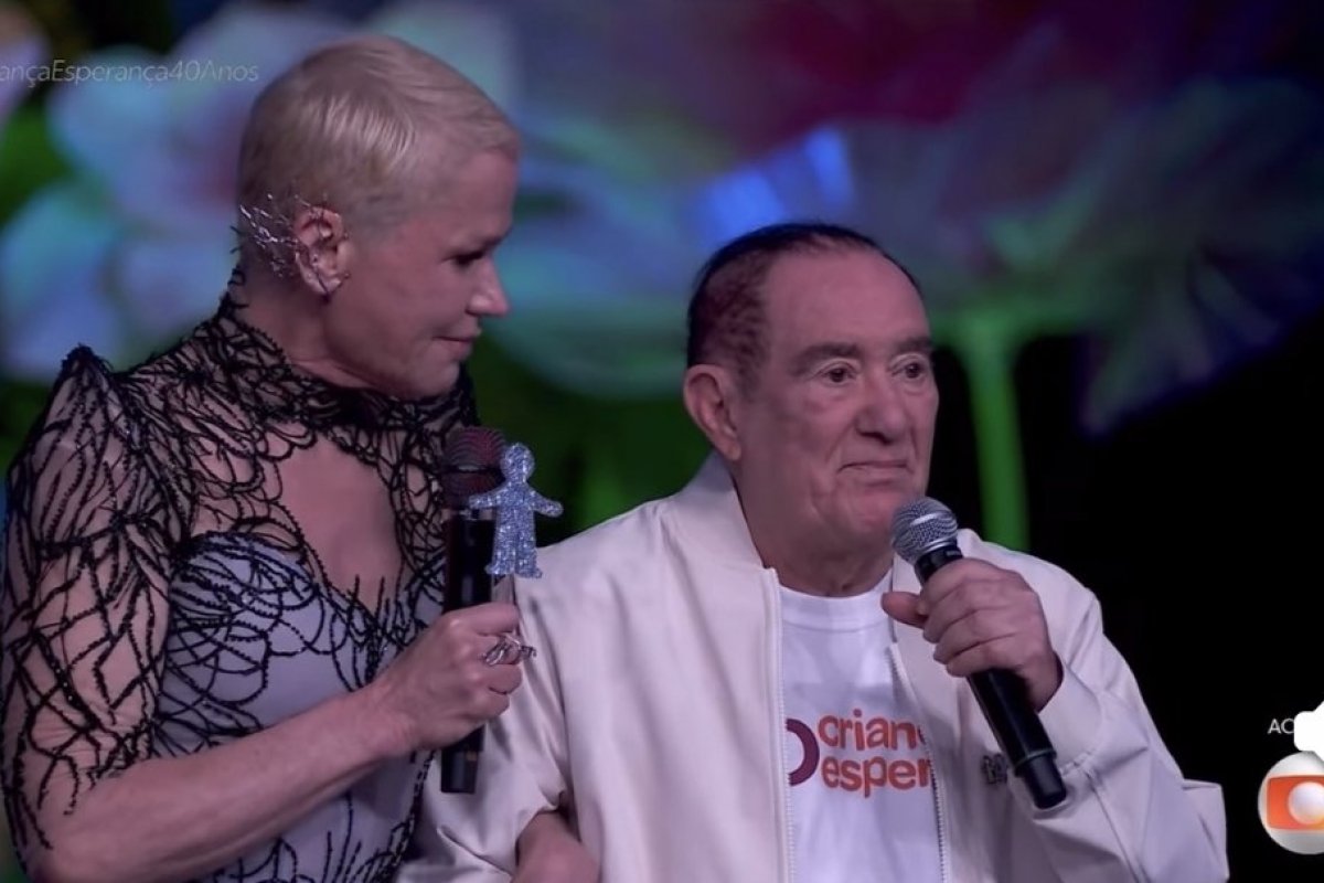 Renato Aragão é homenageado na celebração dos 40 anos do Criança Esperança! 