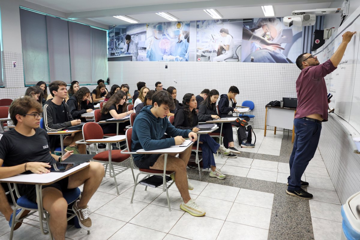 Professores de 16 estados pressionam por mais filosofia e sociologia