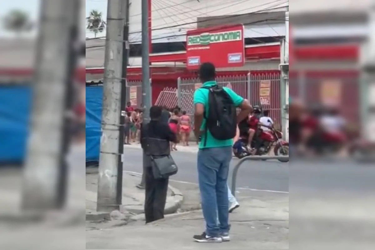 Vídeo: Moradores saqueiam mercado em meio a tiroteios no Rio de Janeiro 