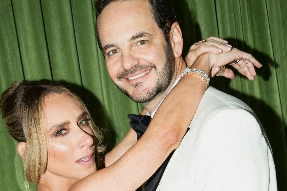 Lethicia Bronstein celebra 20 anos de casamento com Frederico Pompeu em noite black tie! 