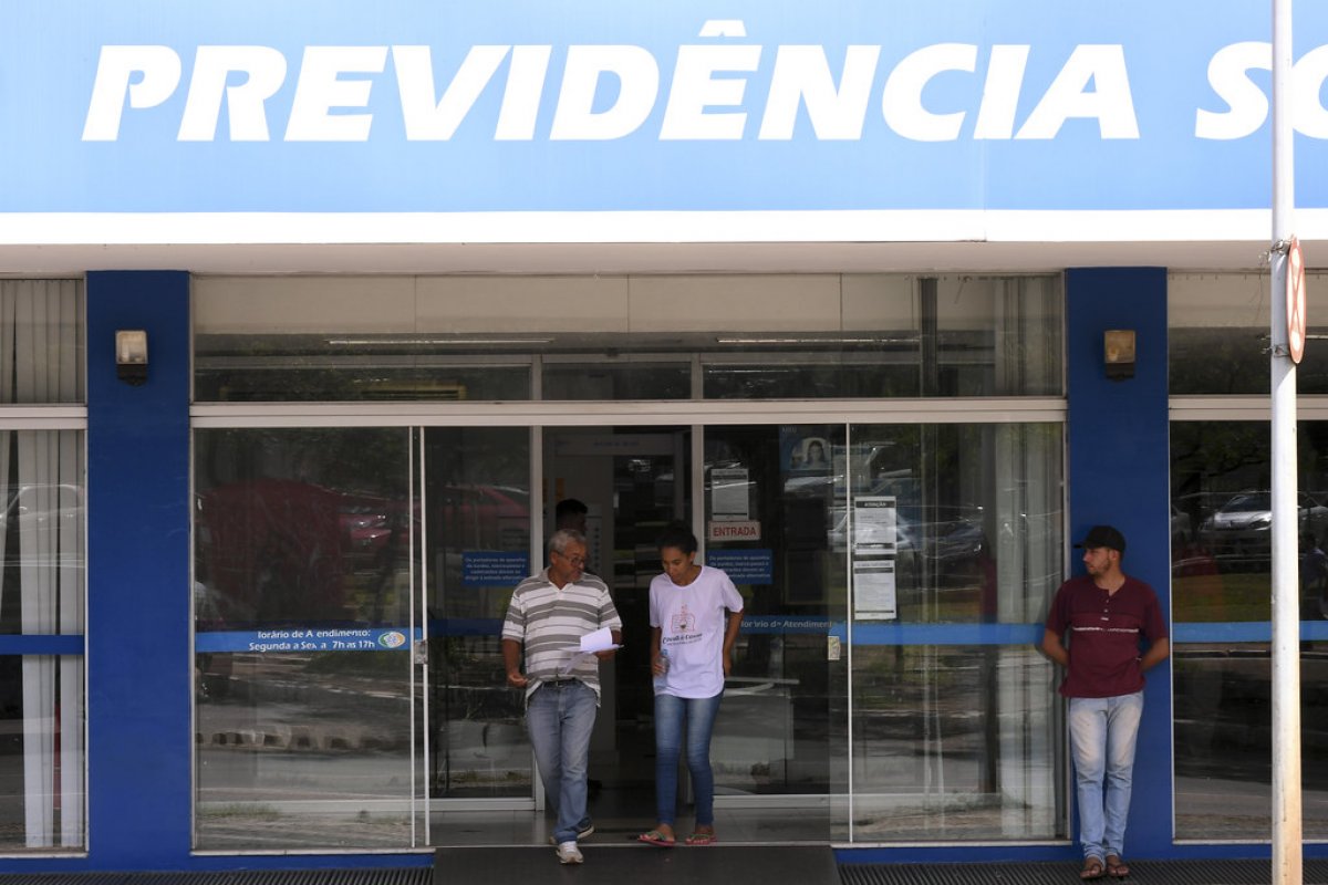 INSS fecha acordo com Banco BMG para devolver R$ 7 mi a aposentados