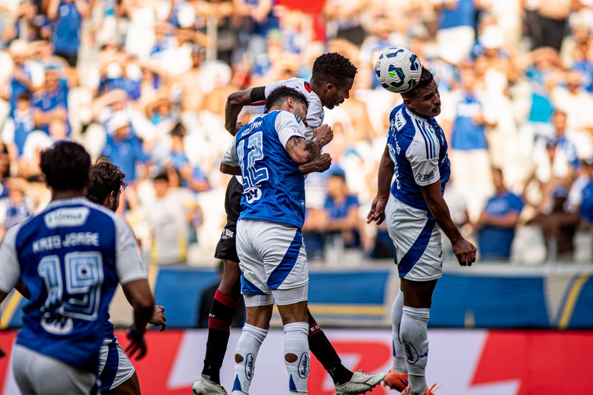 Vitória perde para o Cruzeiro no Mineirão e segue na zona de rebaixamento